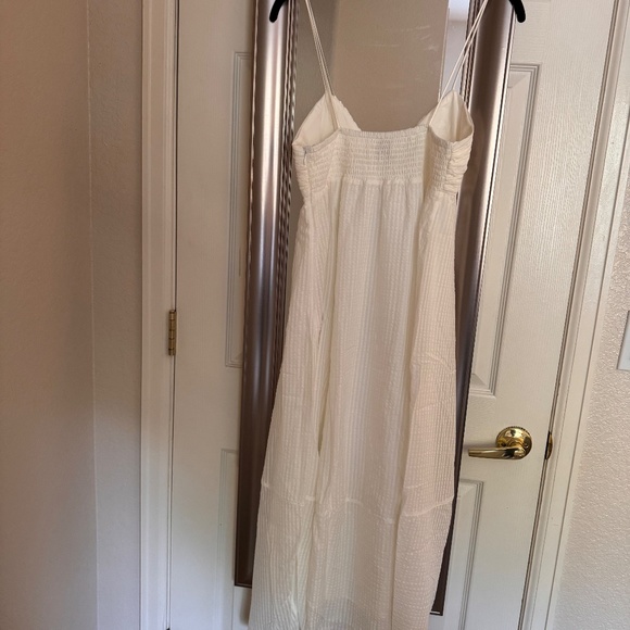 LA LIGNE Shirred Cotton and Silk-Blend Seersucker Midi Dress - Picture 4 of 4